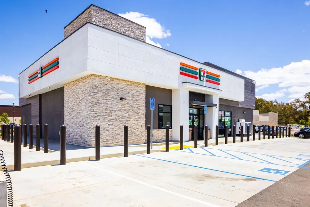 Completed 7-Eleven storefront in Lake Elsinore built by Pacific View Construction
